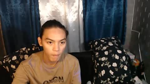 Snapshot of lalakinghugecock_2 chatting on 12.18.24 lalakinghugecock_2 online show from 12.18.24