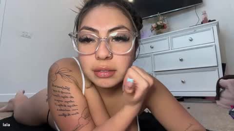 Snapshot of lalaxxo chatting on 05.19.26 lalaxxo online show from 05.19.26