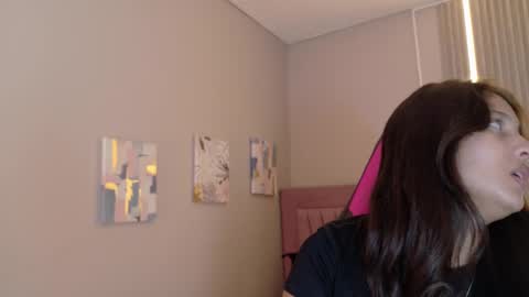 Laura online show from 11.22.25