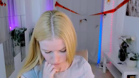 Laly online show from 10.22.25