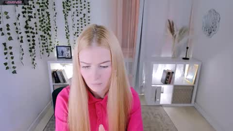 Laly online show from 11.22.25