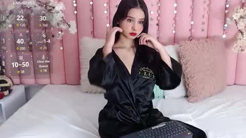 Snapshot of lalycastro chatting on 11.07.25 Laly Castro online show from 11.07.25