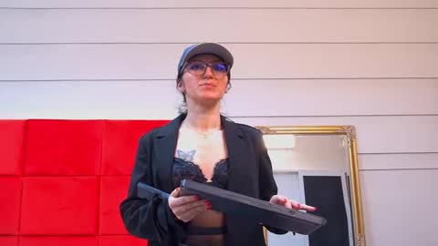 Snapshot of lana_banner chatting on 10.05.25 LanaBanner online show from 10.05.25