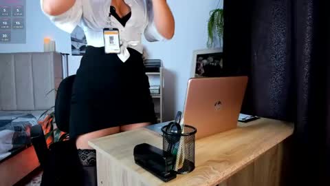 Snapshot of lana_beket_ chatting on 05.16.26 Lana online show from 05.16.26