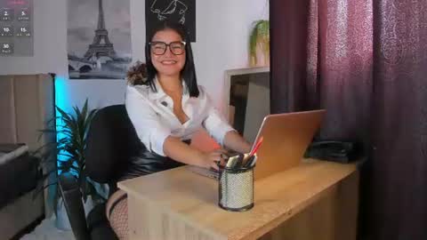 Snapshot of lana_beket_ chatting on 06.17.26 Lana online show from 06.17.26