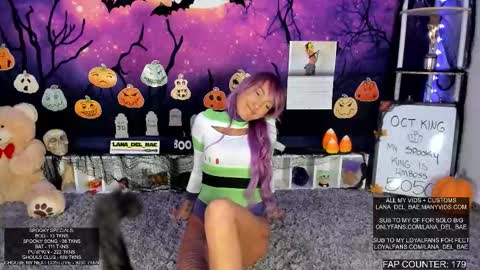 Snapshot of lana_del_bae chatting on 10.28.25 Lana Del Bae online show from 10.28.25