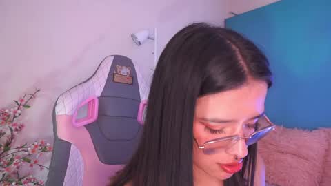 Snapshot of lana_dreams_ chatting on 04.11.26 Lana online show from 04.11.26