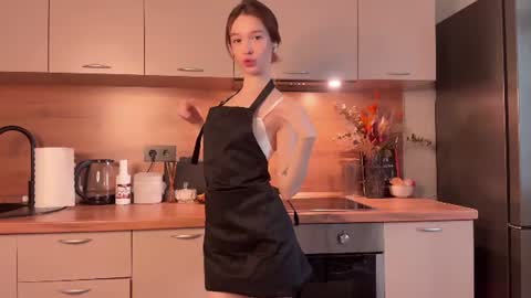 Snapshot of lana_vee chatting on 06.20.26 Cleo online show from 06.20.26