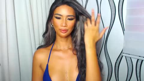 Snapshot of lanadel_hilton chatting on 01.08.25 Lana online show from 01.08.25