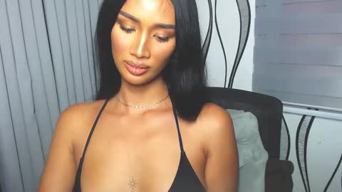 Snapshot of lanadel_hilton chatting on 02.10.25 Lana online show from 02.10.25