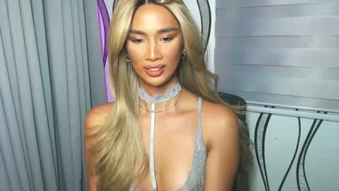 Snapshot of lanadel_hilton chatting on 02.26.25 Lana online show from 02.26.25