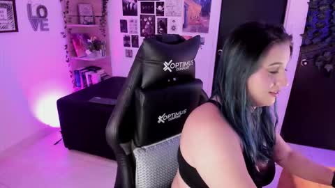 lanaherondale_ online show from 11.20.25