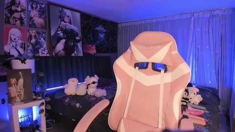 L A N A  online show from 02.06.25