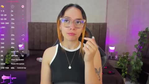 Snapshot of lanamills_ chatting on 09.14.25 Lana online show from 09.14.25