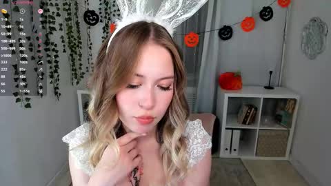 Lana online show from 10.31.25