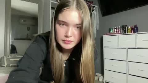 Snapshot of lanelizzie348 chatting on 09.17.25 lanelizzie348 online show from 09.17.25