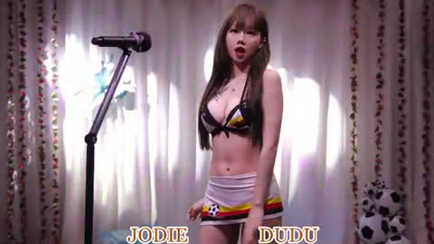Snapshot of lankwaifong_cindy chatting on 06.17.26 lankwaifong_cindy online show from 06.17.26