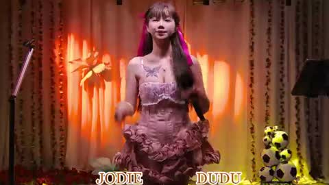 Snapshot of lankwaifong_cindy chatting on 06.18.26 lankwaifong_cindy online show from 06.18.26