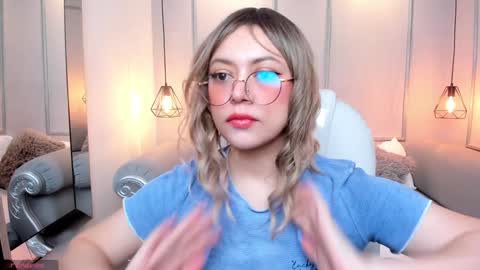 Snapshot of lanna18_ chatting on 12.30.24 Lanna online show from 12.30.24
