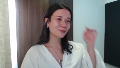 Snapshot of lanna_mills chatting on 12.18.24 Lanna online show from 12.18.24