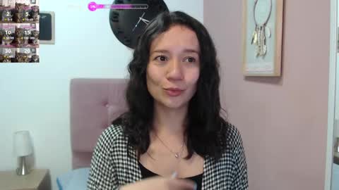 Snapshot of lanna_mills chatting on 01.09.25 Lanna online show from 01.09.25