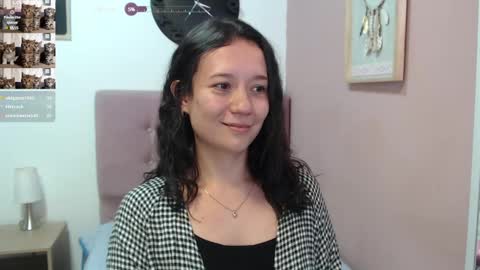 Snapshot of lanna_mills chatting on 01.09.25 Lanna online show from 01.09.25