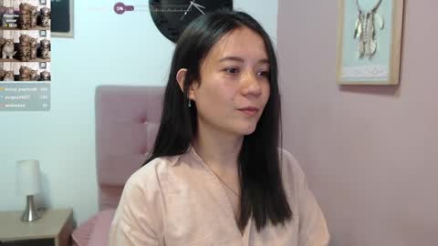 Snapshot of lanna_mills chatting on 02.03.25 Lanna online show from 02.03.25