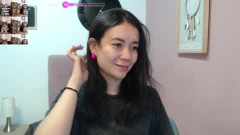 Snapshot of lanna_mills chatting on 02.11.25 Lanna online show from 02.11.25