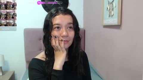 Snapshot of lanna_mills chatting on 02.12.25 Lanna online show from 02.12.25