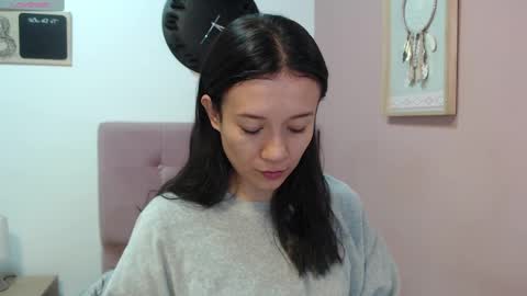 Snapshot of lanna_mills chatting on 02.27.25 Lanna online show from 02.27.25