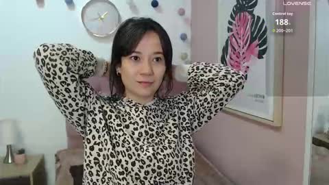 Snapshot of lanna_mills chatting on 10.17.25 Lanna online show from 10.17.25