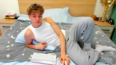 Snapshot of lanny_fandi chatting on 12.17.24 Fandi online show from 12.17.24