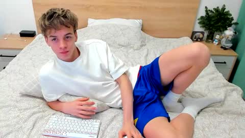 Snapshot of lanny_fandi chatting on 12.21.24 Fandi online show from 12.21.24