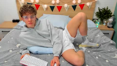 Snapshot of lanny_fandi chatting on 12.29.24 Fandi online show from 12.29.24