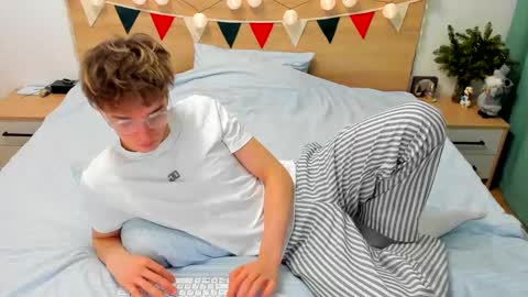 Snapshot of lanny_fandi chatting on 01.03.25 Fandi online show from 01.03.25