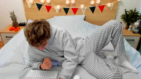 Snapshot of lanny_fandi chatting on 01.04.25 Fandi online show from 01.04.25