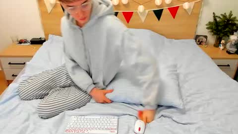 Snapshot of lanny_fandi chatting on 01.05.25 Fandi online show from 01.05.25