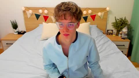 Snapshot of lanny_fandi chatting on 01.12.25 Fandi online show from 01.12.25