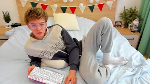 Snapshot of lanny_fandi chatting on 01.15.25 Fandi online show from 01.15.25