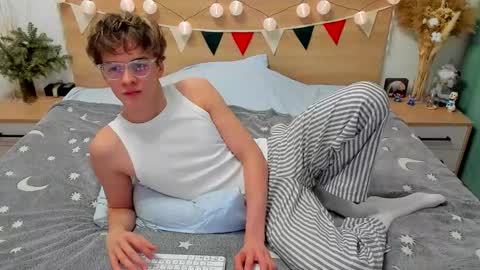 Snapshot of lanny_fandi chatting on 01.21.25 Fandi online show from 01.21.25