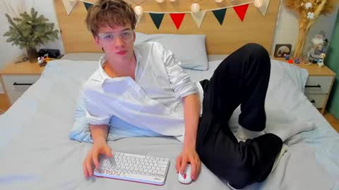 Snapshot of lanny_fandi chatting on 01.25.25 Fandi online show from 01.25.25