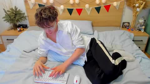 Snapshot of lanny_fandi chatting on 01.25.25 Fandi online show from 01.25.25