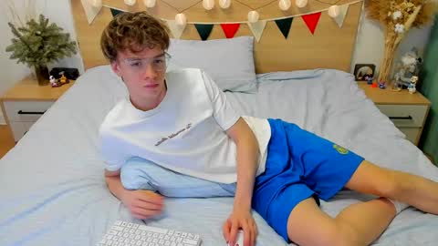 Snapshot of lanny_fandi chatting on 01.26.25 Fandi online show from 01.26.25