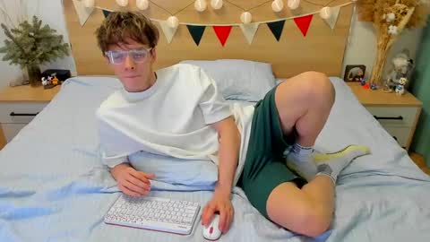 Snapshot of lanny_fandi chatting on 01.28.25 Fandi online show from 01.28.25