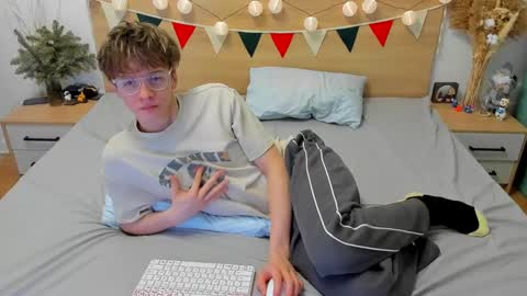 Snapshot of lanny_fandi chatting on 01.29.25 Fandi online show from 01.29.25