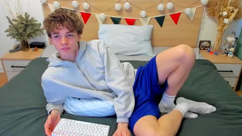 Snapshot of lanny_fandi chatting on 02.01.25 Fandi online show from 02.01.25