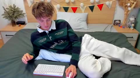 Snapshot of lanny_fandi chatting on 02.02.25 Fandi online show from 02.02.25