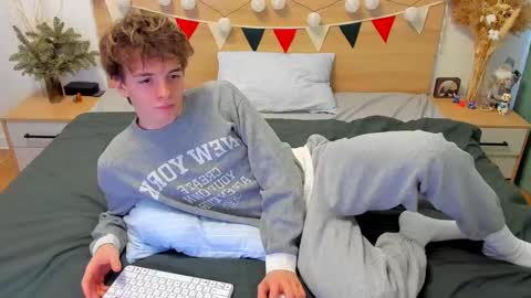 Snapshot of lanny_fandi chatting on 02.03.25 Fandi online show from 02.03.25