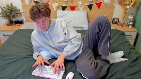 Snapshot of lanny_fandi chatting on 02.04.25 Fandi online show from 02.04.25