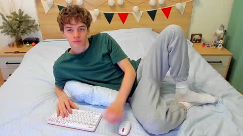 Snapshot of lanny_fandi chatting on 02.08.25 Fandi online show from 02.08.25